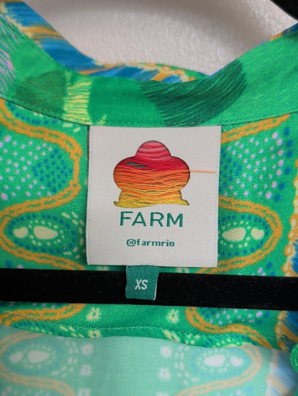 Farm Rio - Green Macaw Viscose Shirt - Size Women's US XS - Picture 8 of 9